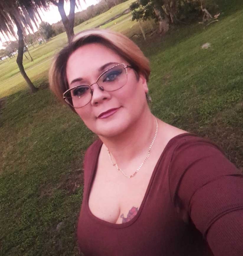 Claire, 43, Clermont, Florida